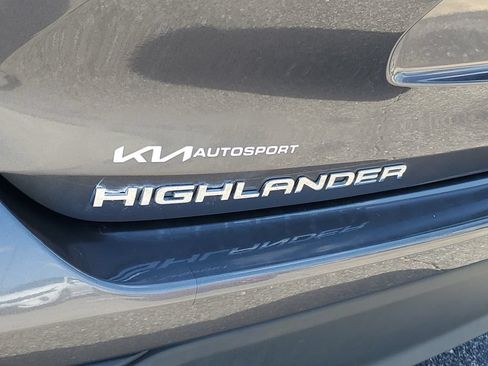 Used 2024 Toyota Highlander XLE FWD image 29