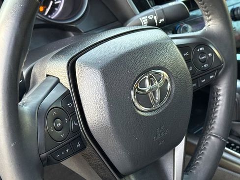 Used 2022 Toyota Camry SE FWD image 29