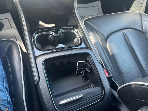 Used 2025 Chrysler Pacifica Limited FWD image 27