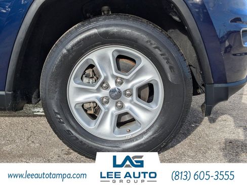 Used 2017 Jeep Grand Cherokee Laredo w/ Quick Order Package 2BE image 10