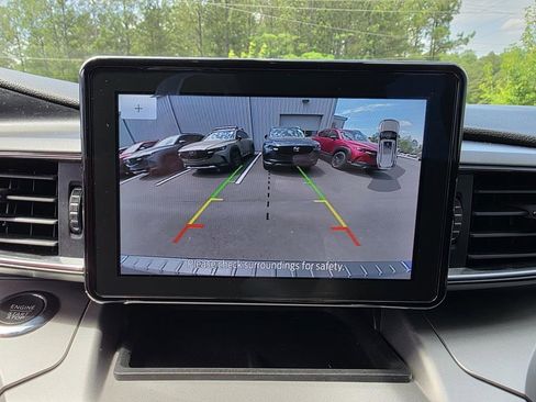 Used 2022 Ford Explorer XLT w/ Equipment Group 202A AWD/4WD image 18