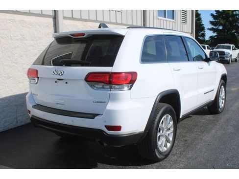 Used 2022 Jeep Grand Cherokee Laredo X image 3