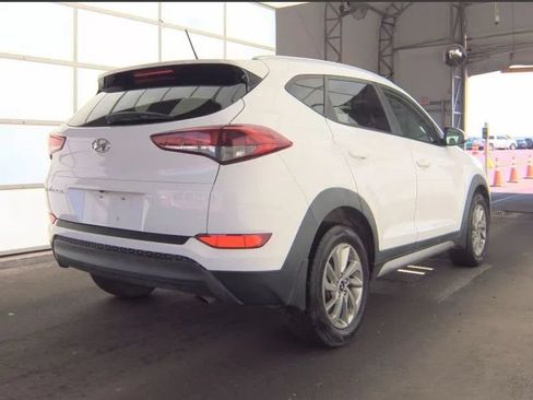 Used 2017 Hyundai Tucson SE w/ SE Popular Package 02 FWD image 2