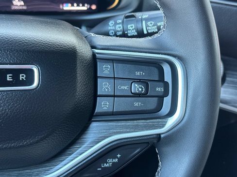 Used 2023 Jeep Wagoneer Series III w/ Preferred Equipment Group AWD/4WD image 30