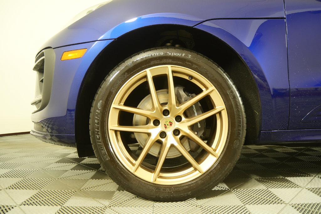 Used 2024 Porsche Macan AWD/4WD image 9