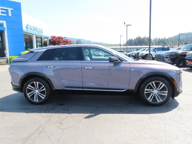 Certified 2024 Cadillac Lyriq Luxury AWD/4WD image 9
