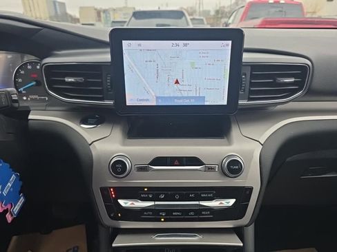 Used 2023 Ford Explorer XLT w/ Equipment Group 202A image 14