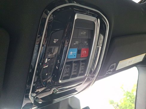 Used 2022 Jeep Grand Cherokee L Overland w/ Luxury Tech Group IV AWD/4WD image 28