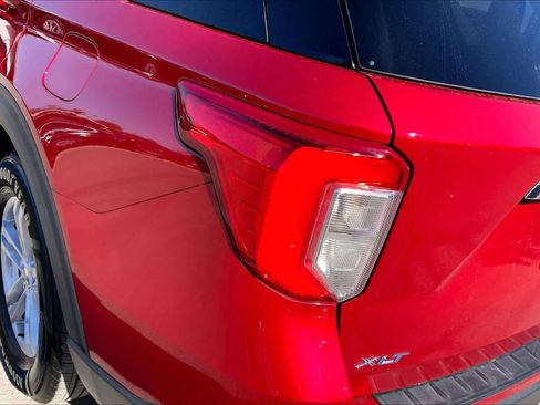 Used 2022 Ford Explorer XLT image 27