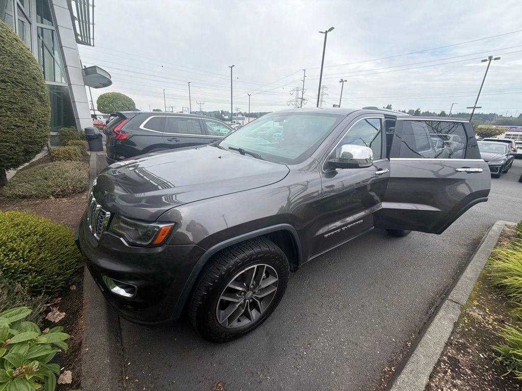 Used 2018 Jeep Grand Cherokee Limited AWD/4WD image 3