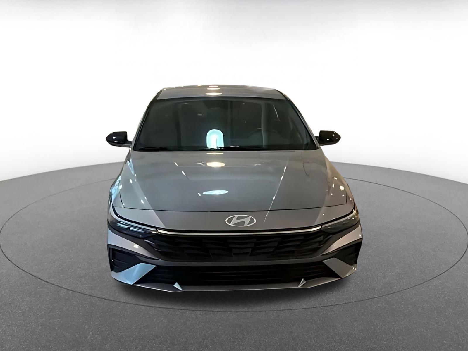 Used 2026 Hyundai Elantra Sport FWD image 4