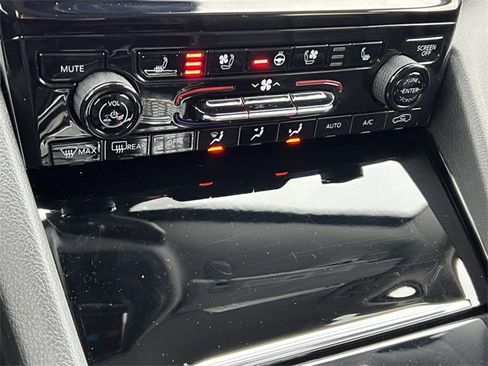 Used 2023 Jeep Grand Cherokee L Limited w/ Luxury Tech Group II image 29