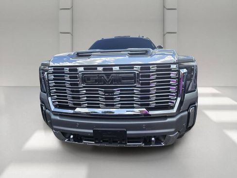 Used 2025 GMC Sierra 2500 Denali w/ Denali Reserve Package AWD/4WD image 2