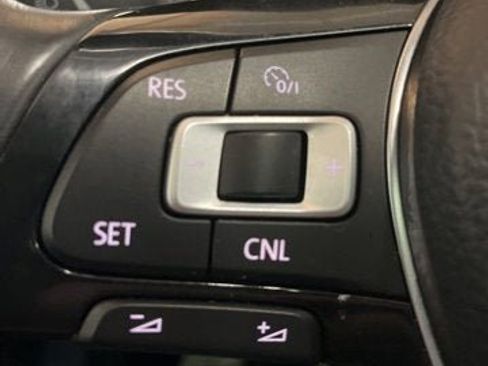 Used 2018 Volkswagen Tiguan SE w/ Panoramic Sunroof Package AWD/4WD image 17