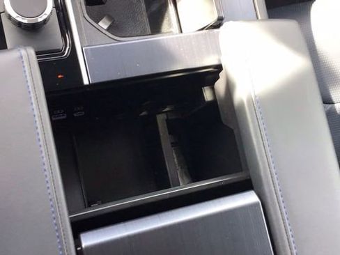 Used 2025 Toyota Sequoia Platinum image 37