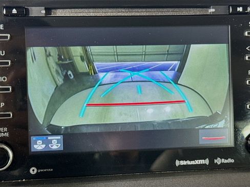 Used 2018 Toyota Sienna Limited FWD image 31