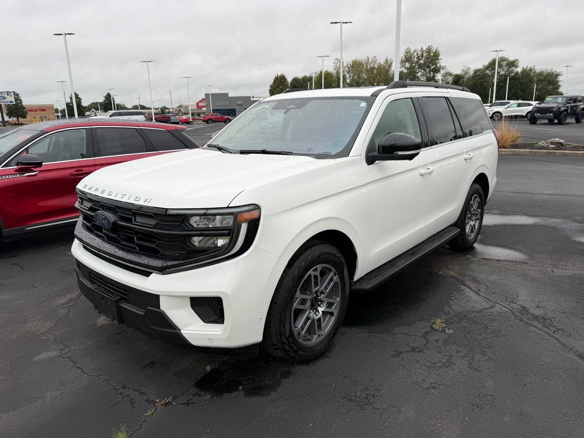 Used 2025 Ford Expedition Active AWD/4WD image 1