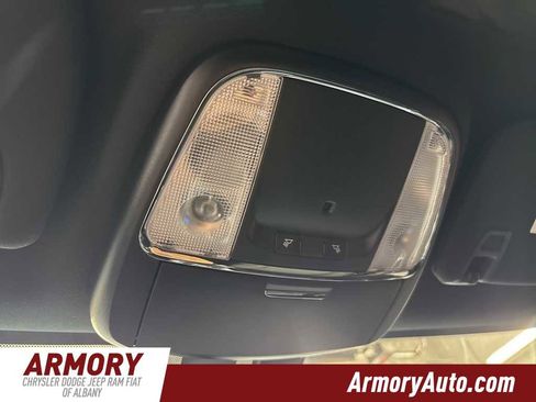 Used 2019 Jeep Grand Cherokee Laredo image 22