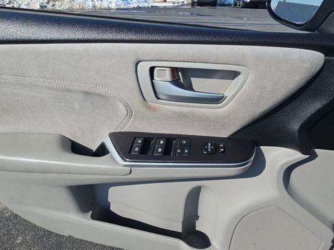 Used 2016 Toyota Camry XSE w/ Moonroof Package image 24