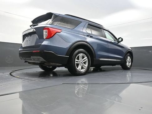 Used 2021 Ford Explorer XLT w/ Equipment Group 202A AWD/4WD image 37
