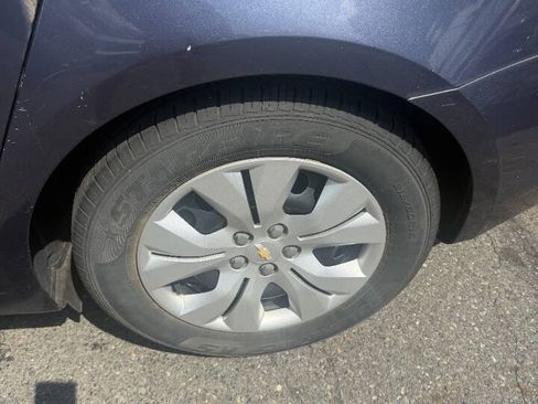 Used 2014 Chevrolet Cruze LS FWD image 17