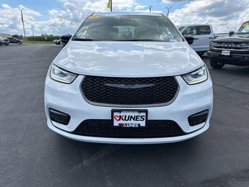 New 2026 Chrysler Pacifica Select image 18