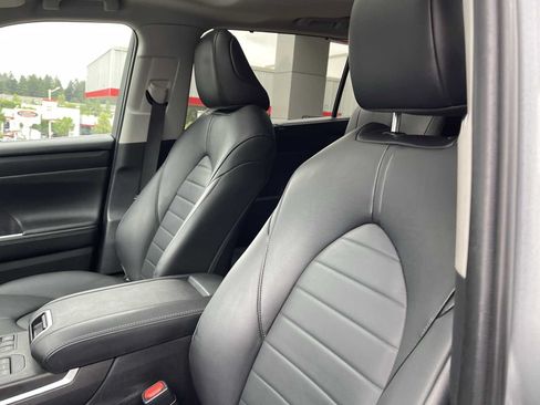 Certified 2024 Toyota Highlander XLE AWD/4WD image 19