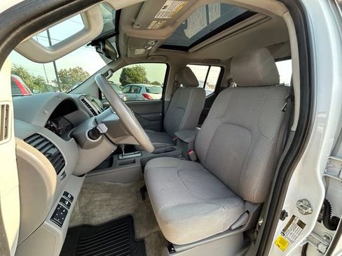 Used 2017 Nissan Frontier SV w/ SV Value Truck Package AWD/4WD image 23