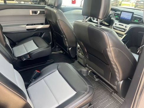 Used 2022 Ford Explorer XLT w/ Equipment Group 202A AWD/4WD image 19