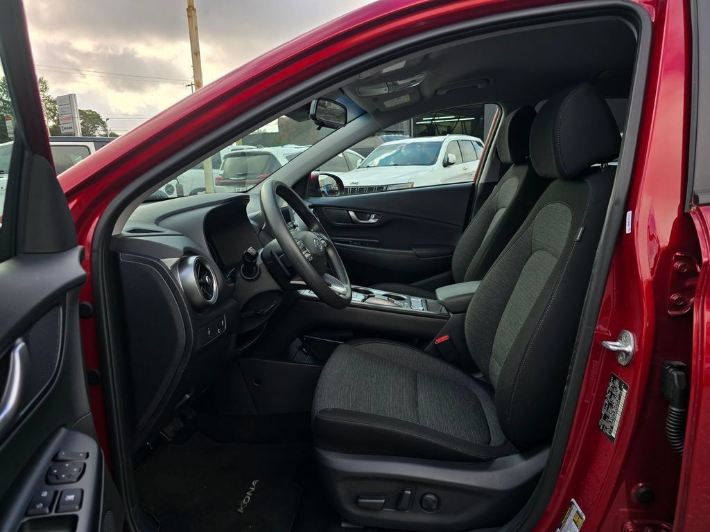 Used 2023 Hyundai Kona SE FWD image 18