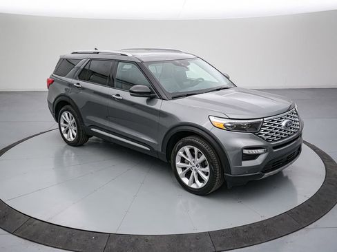 Certified 2023 Ford Explorer Platinum w/ Technology Package image 2