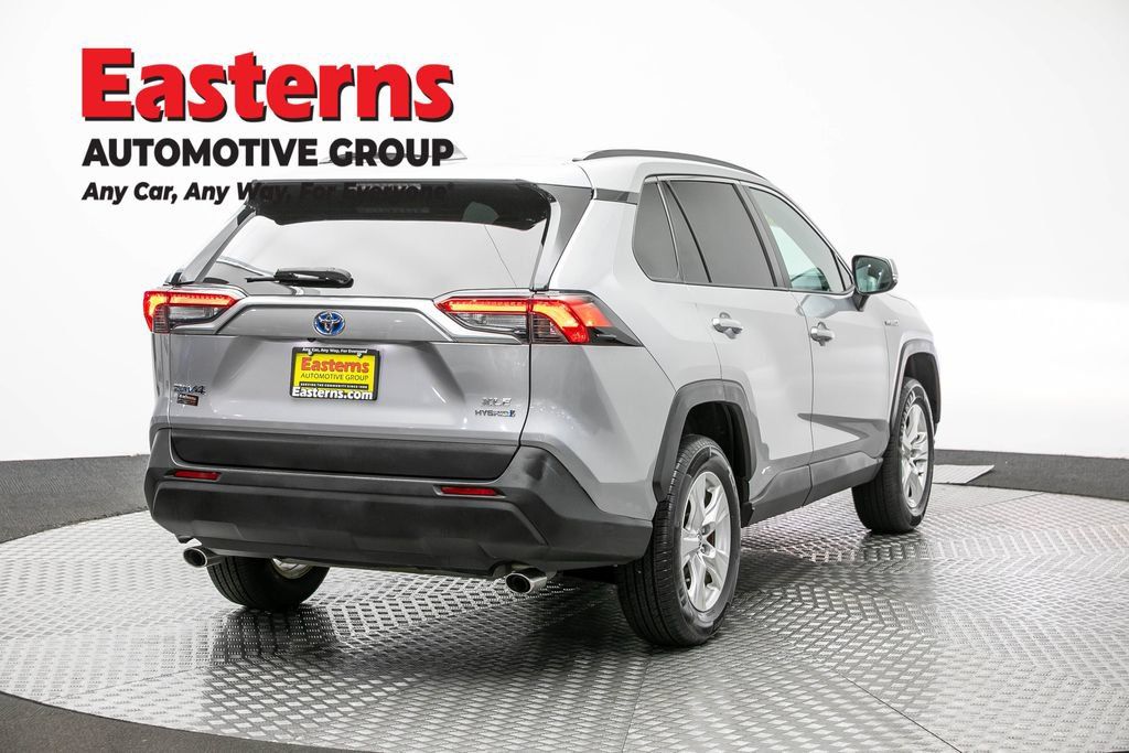 Used 2021 Toyota RAV4 XLE w/ XLE Grade Weather Package AWD/4WD image 5