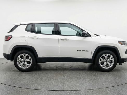 Used 2025 Jeep Compass Latitude image 11