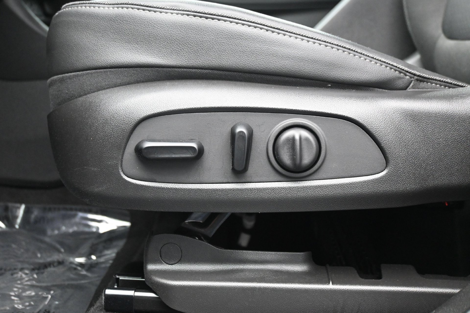 Used 2021 Buick Encore GX Preferred w/ Cold Weather Comfort Package AWD/4WD image 23