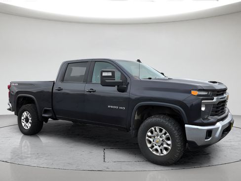 Used 2024 Chevrolet Silverado 2500 LT w/ Convenience Package AWD/4WD image 3