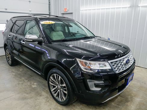 Used 2017 Ford Explorer Platinum AWD/4WD image 1
