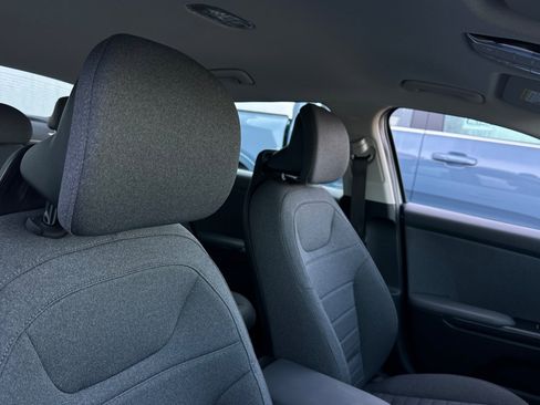 Used 2025 Kia K4 EX image 16