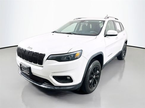 Used 2019 Jeep Cherokee Latitude w/ Cold Weather Group image 3