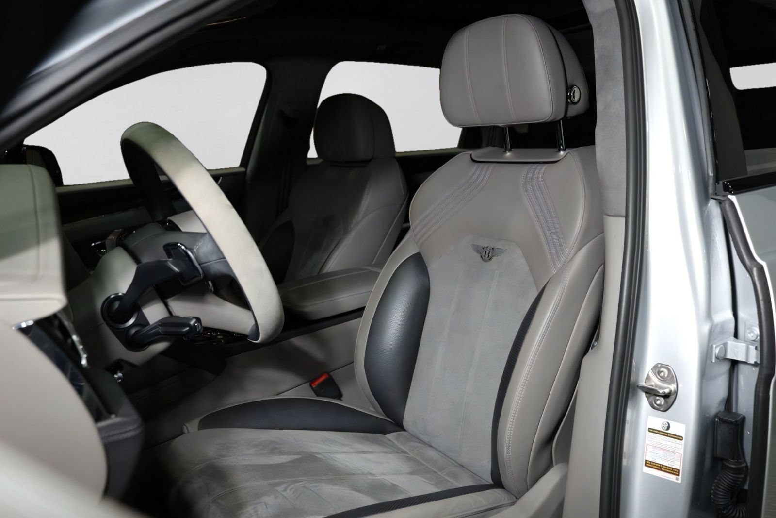 Used 2022 Bentley Bentayga AWD/4WD image 41