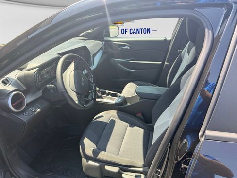 Used 2025 Chevrolet Trax RS w/ Driver Confidence Package FWD image 9