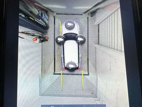 Used 2017 Volvo XC90 T6 R-Design w/ Vision Package image 23