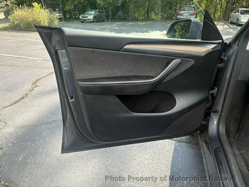 Used 2023 Tesla Model Y AWD image 11