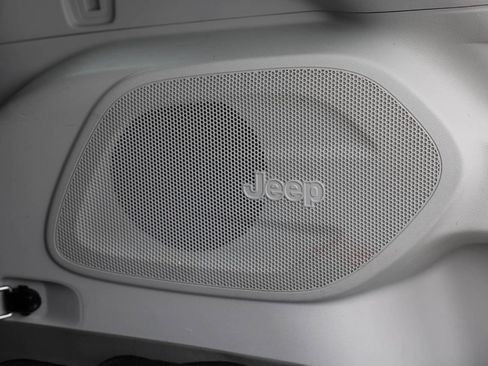 Used 2019 Jeep Cherokee Limited image 15