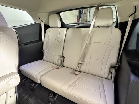 Used 2023 Buick Enclave Essence AWD/4WD image 30