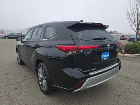 Used 2020 Toyota Highlander Platinum image 3