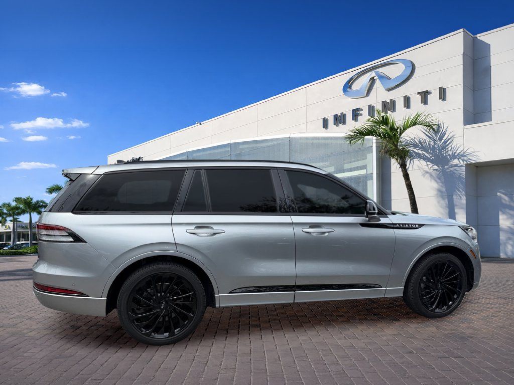 Used 2023 Lincoln Aviator Reserve w/ Equipment Group 201A RWD image 8