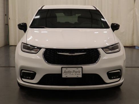 Used 2025 Chrysler Pacifica Select FWD image 5