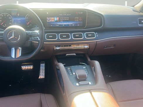 Used 2025 Mercedes-Benz GLS 450 4MATIC image 19