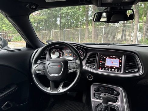 Used 2015 Dodge Challenger SXT w/ Driver Convenience Group RWD image 11