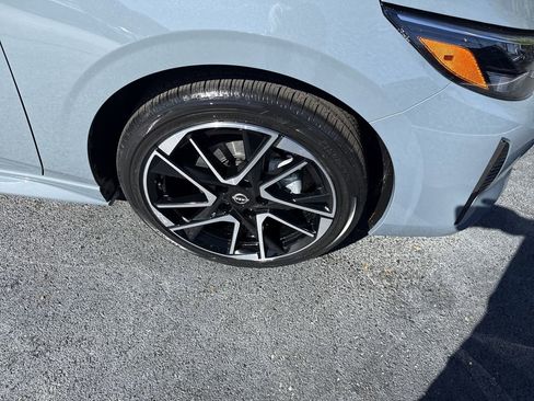 New 2025 Nissan Sentra SR w/ SR Premium Package FWD image 22
